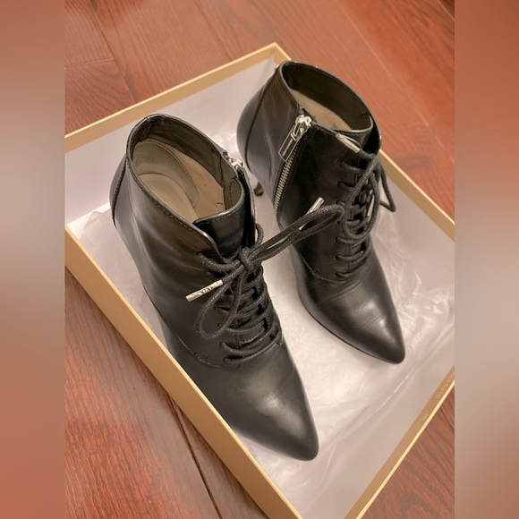 Michael Kors Talulah booties size 7 leather low heel - Picture 2 of 10